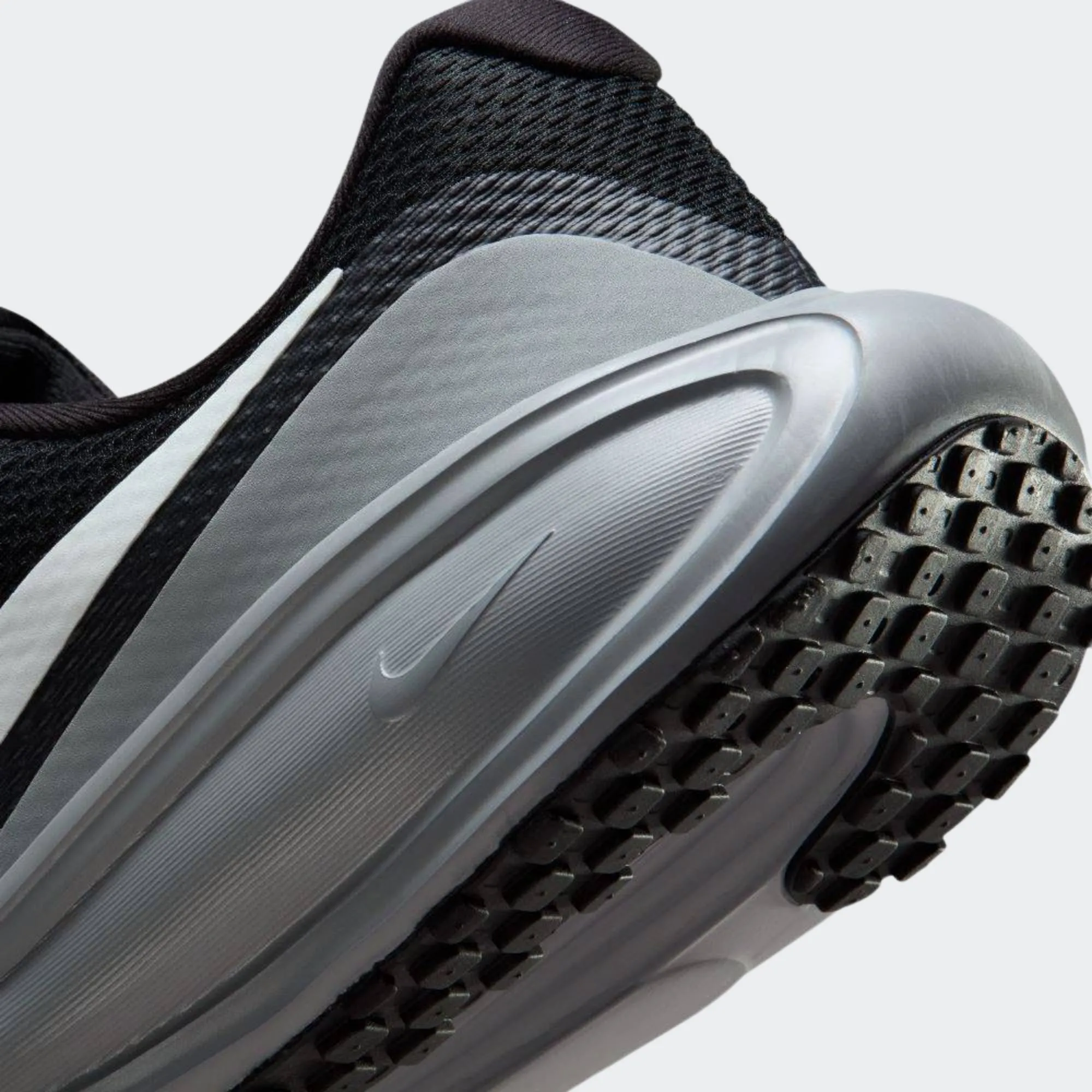NIKE REVOLUTION 8