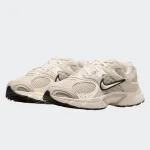 NIKE WOMENS V5 RNR SUEDE