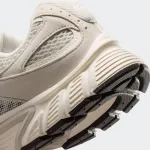 NIKE WOMENS V5 RNR SUEDE