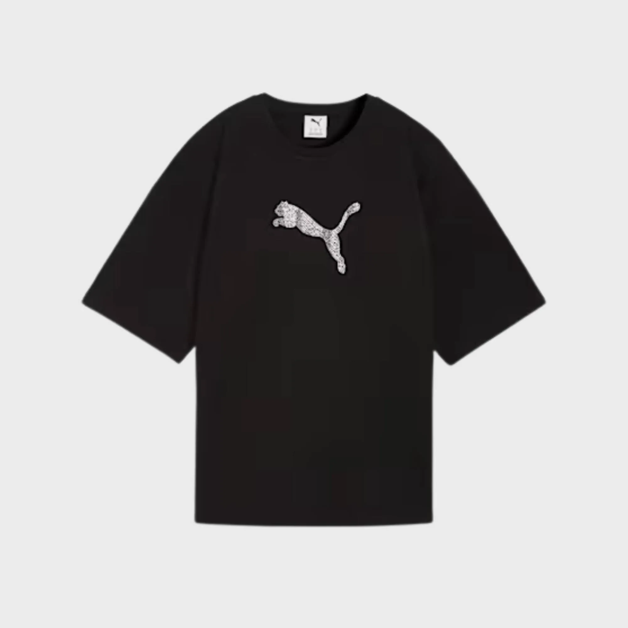 PUMA ESSENTIAL GRAPHICS LEO LUXE OVERSIZED TSHIRT