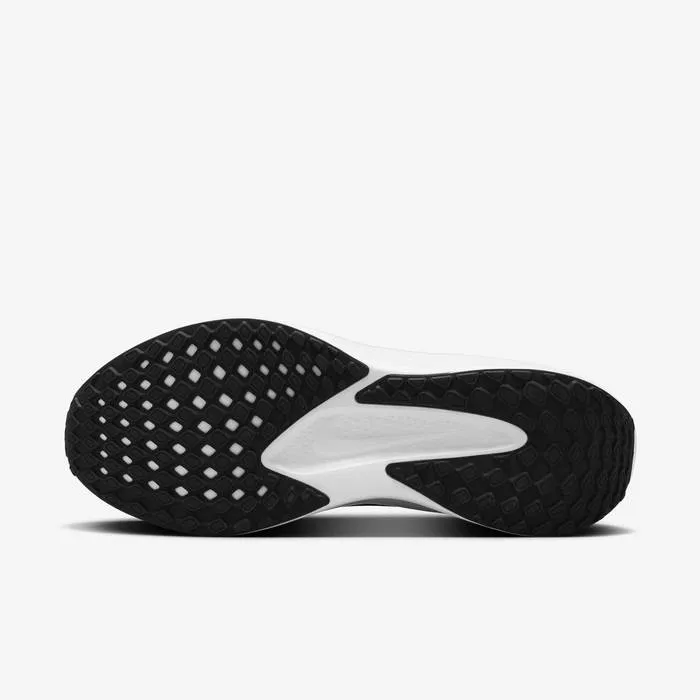 NIKE QUEST 6