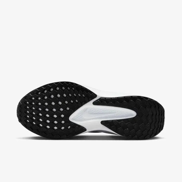 NIKE WOMENS QUEST 6