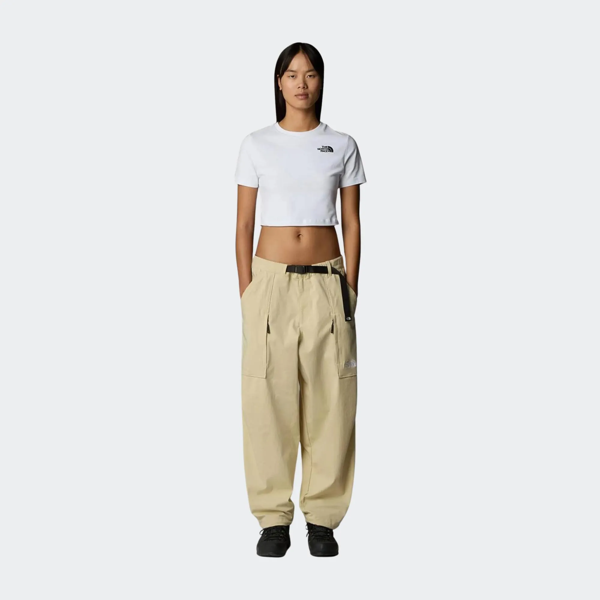 THE NORTH FACE ESSENTIAL CROPPED TEE