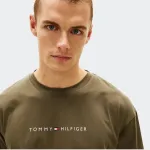 TOMMY JEANS LOGO TEE