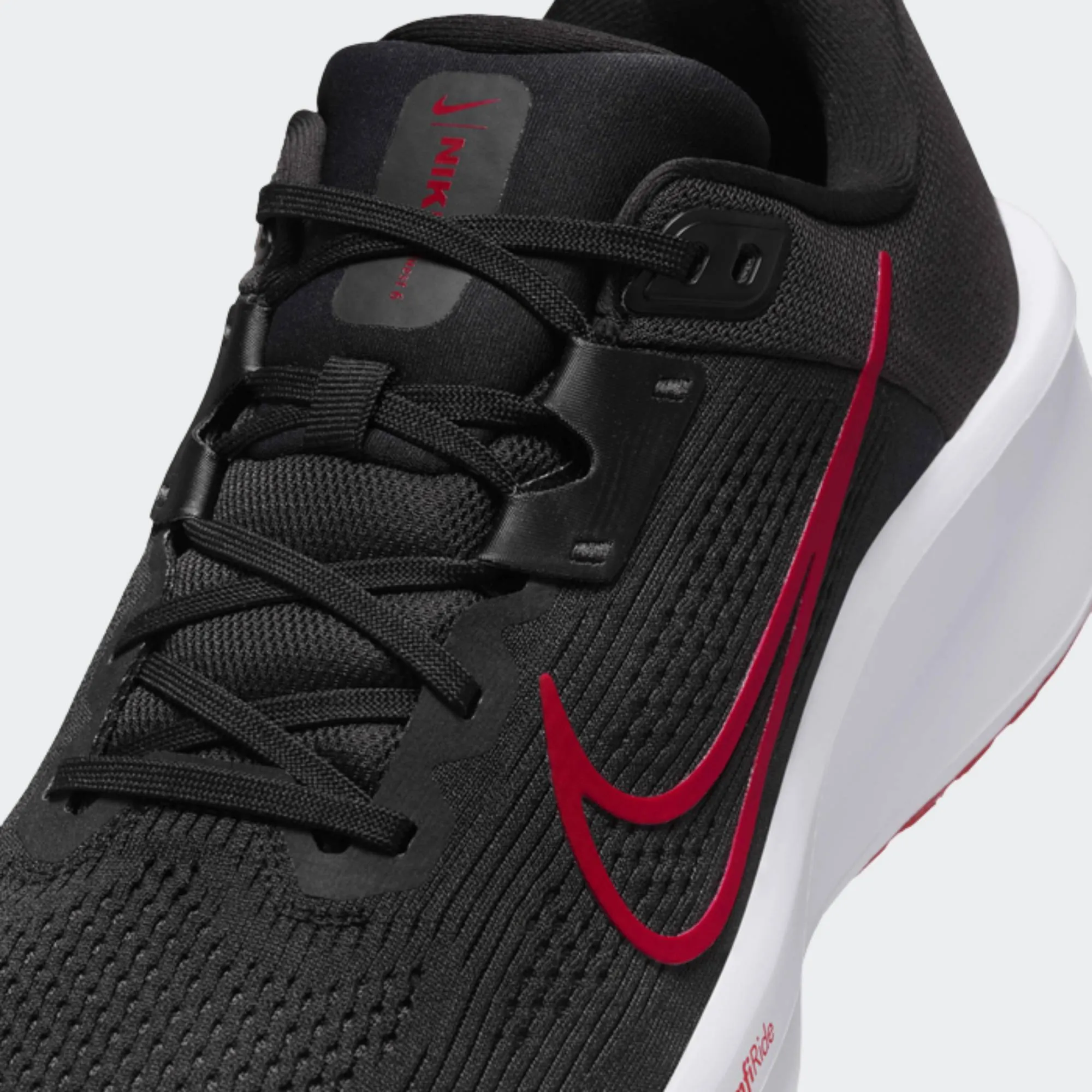 NIKE QUEST 6