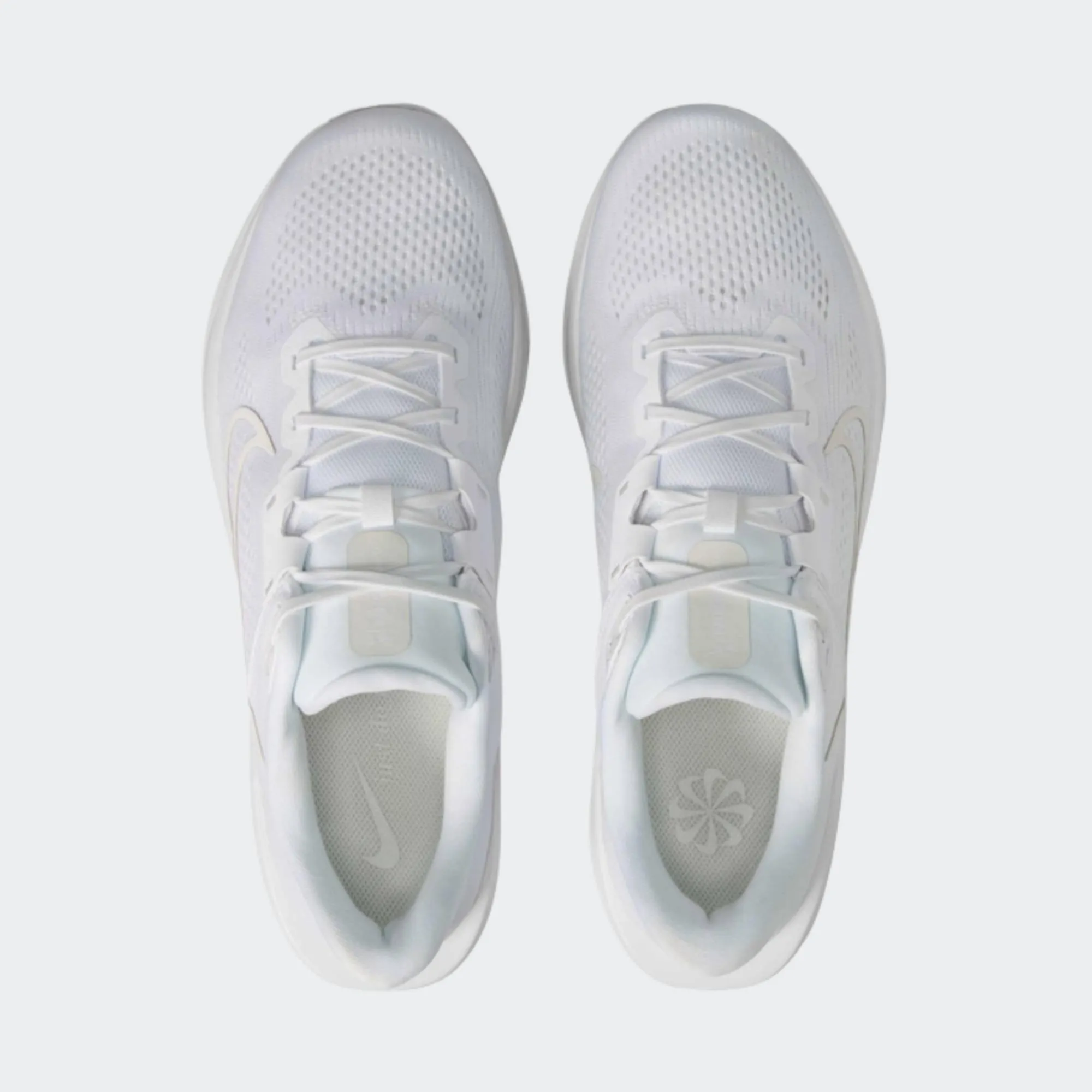 NIKE QUEST 6