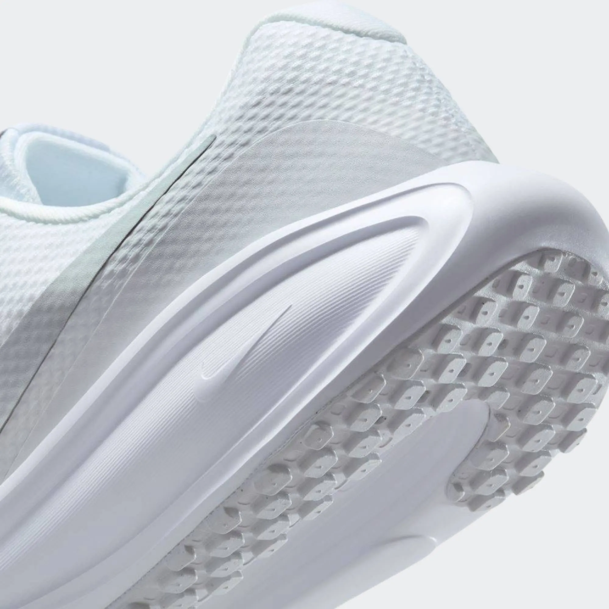 NIKE REVOLUTION 8
