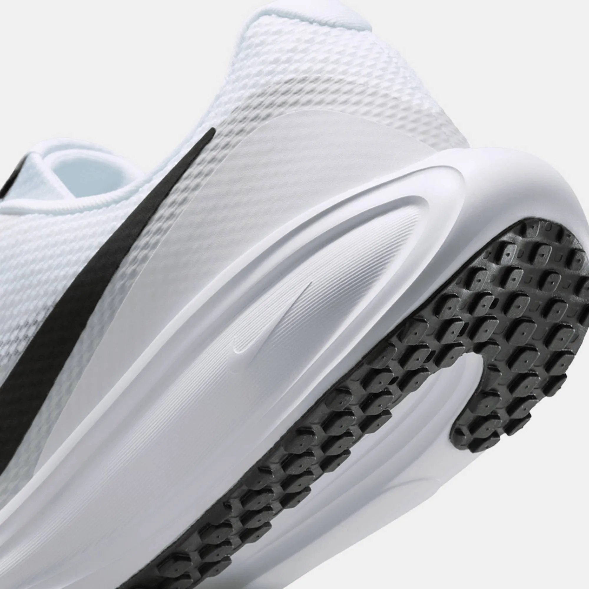 NIKE REVOLUTION 8