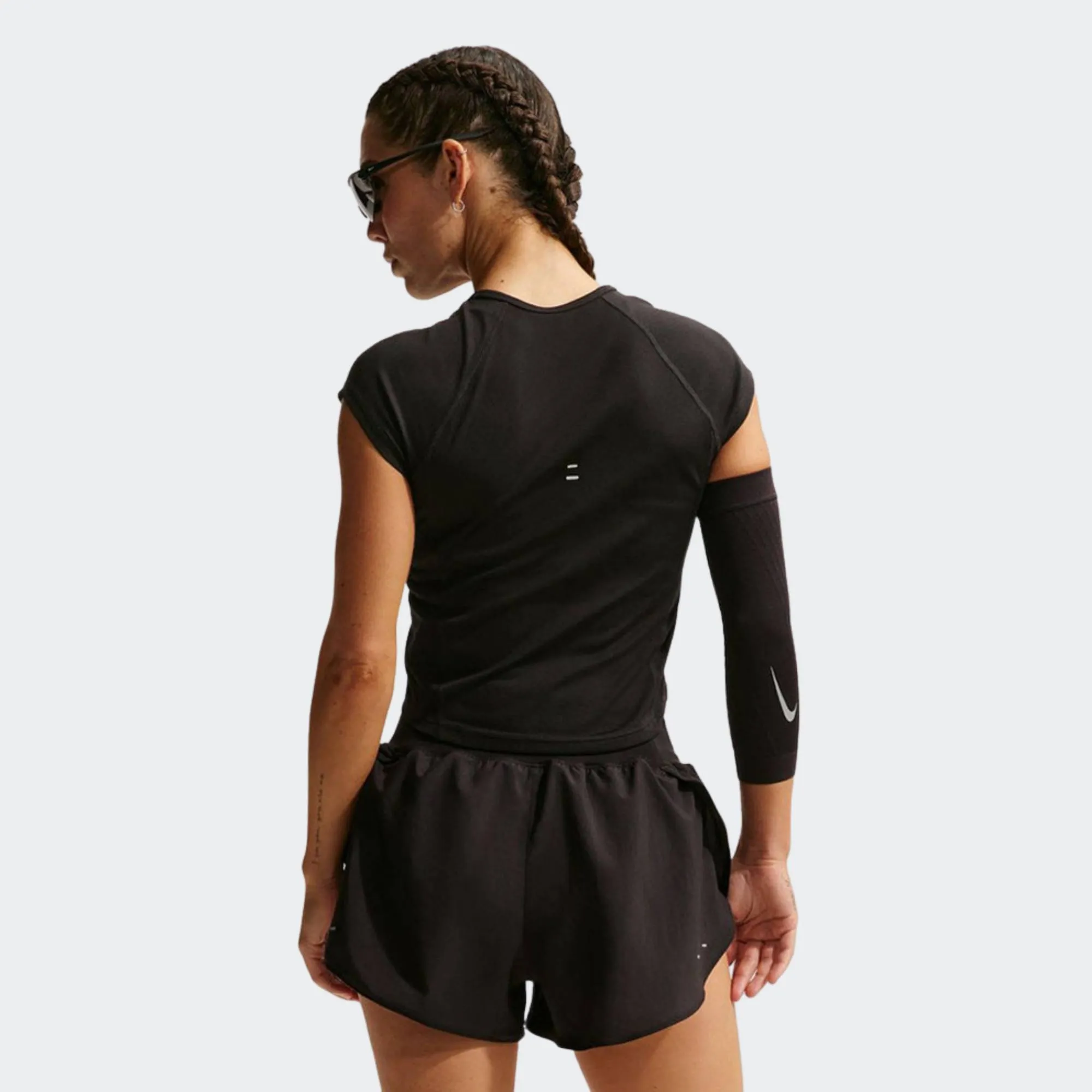 NIKE WOMENS TEMPO SWOOSH RUN DRI FIT TOP