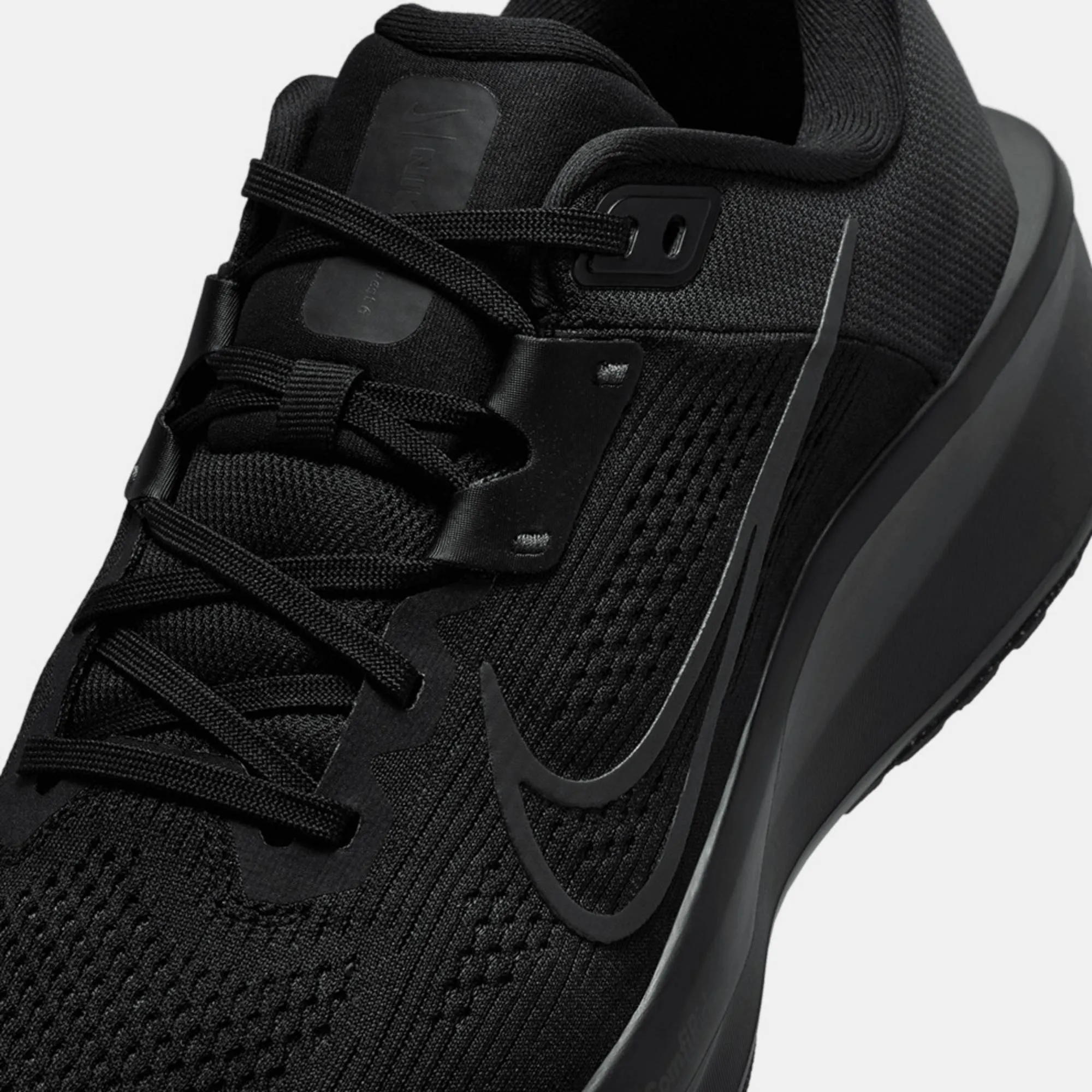 NIKE QUEST 6