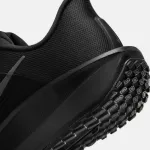 NIKE QUEST 6