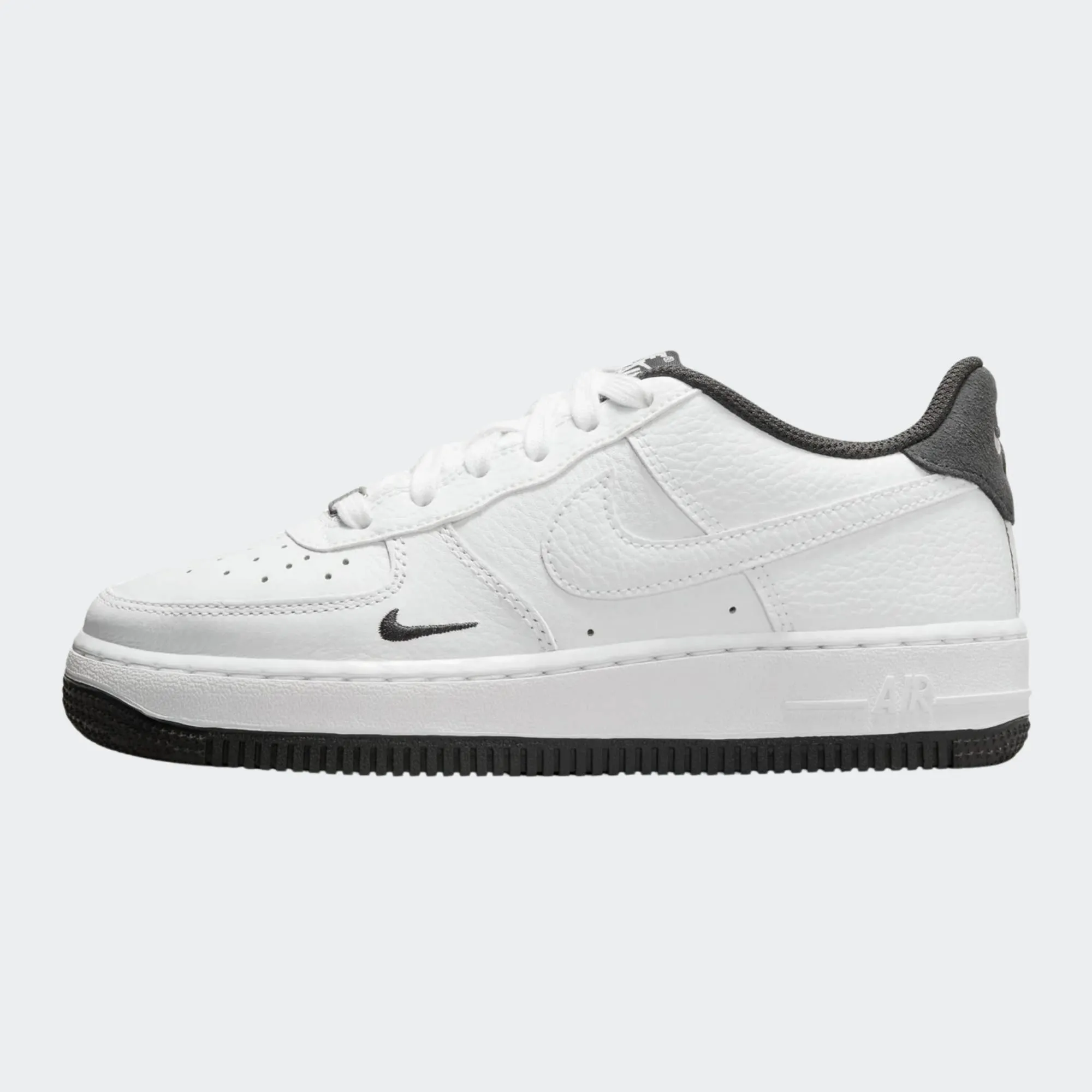 NIKE AIR FORCE 1 LV8