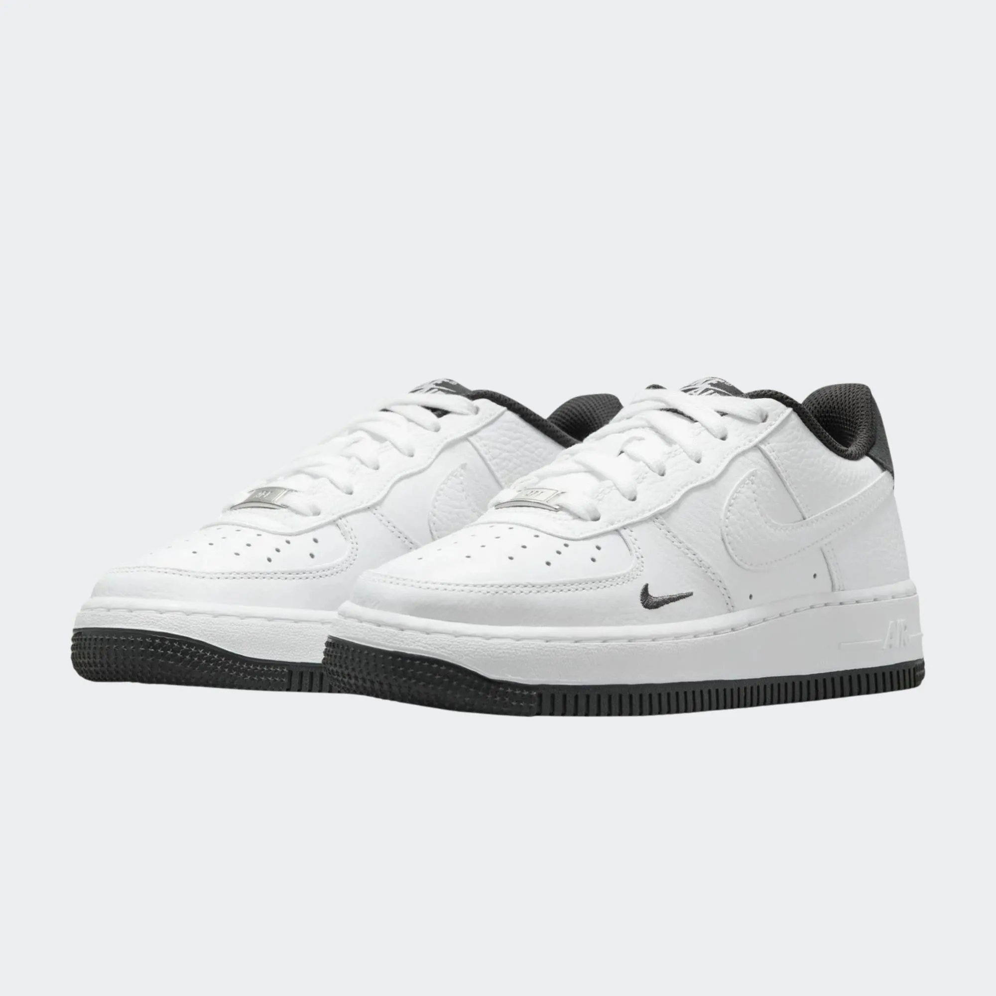 NIKE AIR FORCE 1 LV8