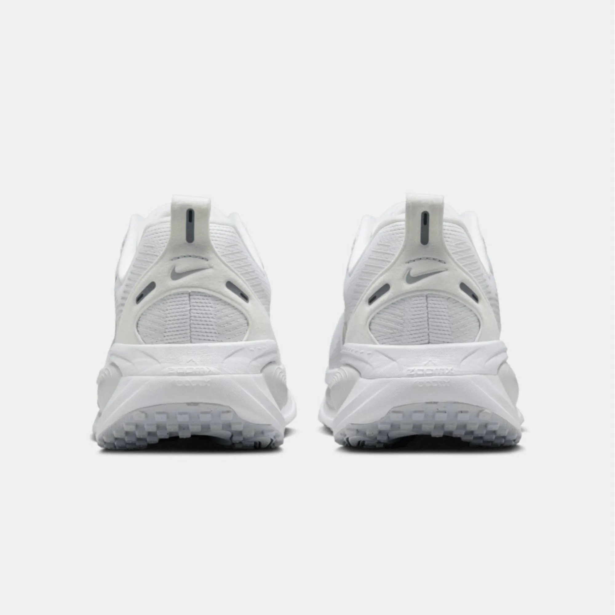 NIKE WOMENS VOMERO 18