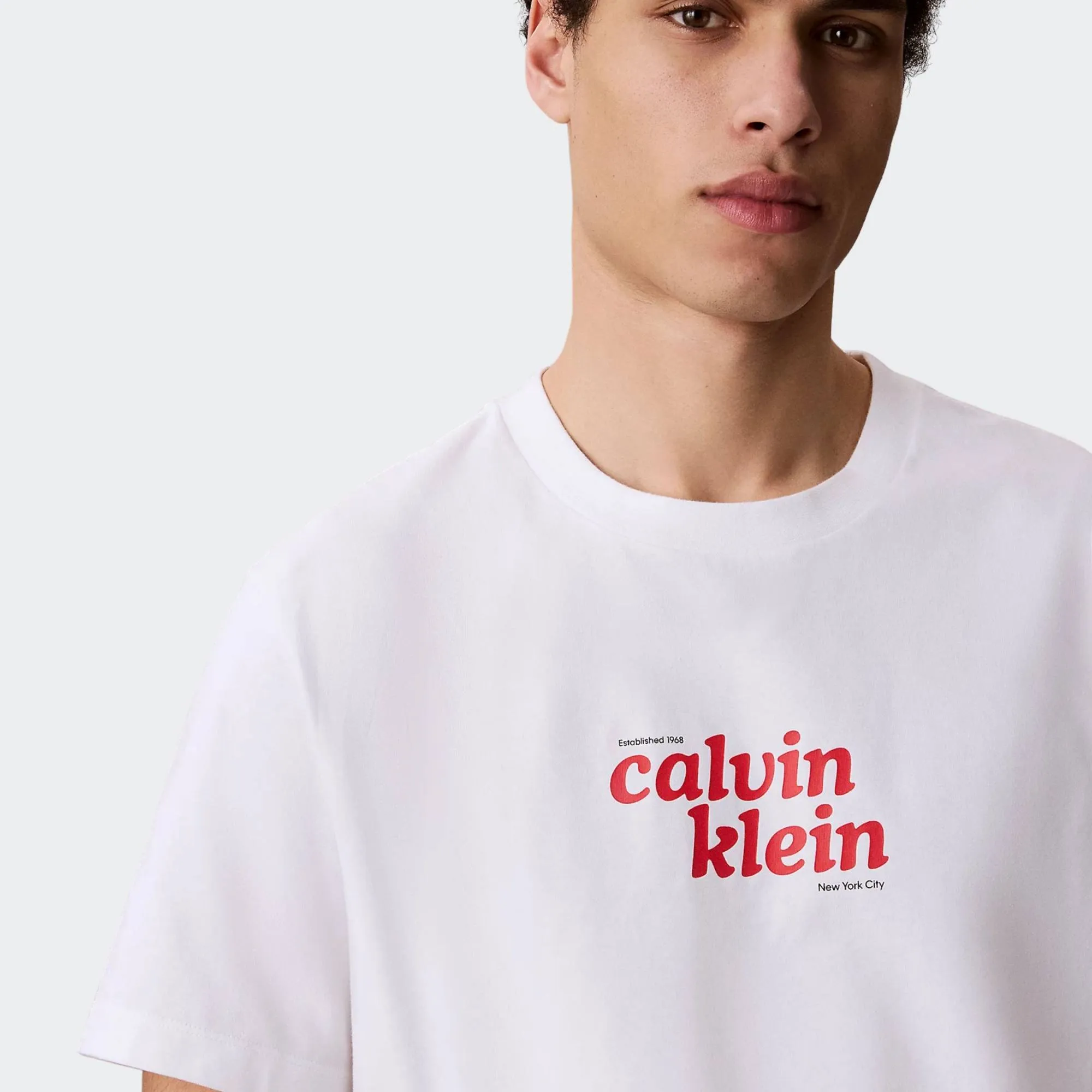 CALVIN KLEIN JEANS TRAVEL FONT GRAPHIC TEE