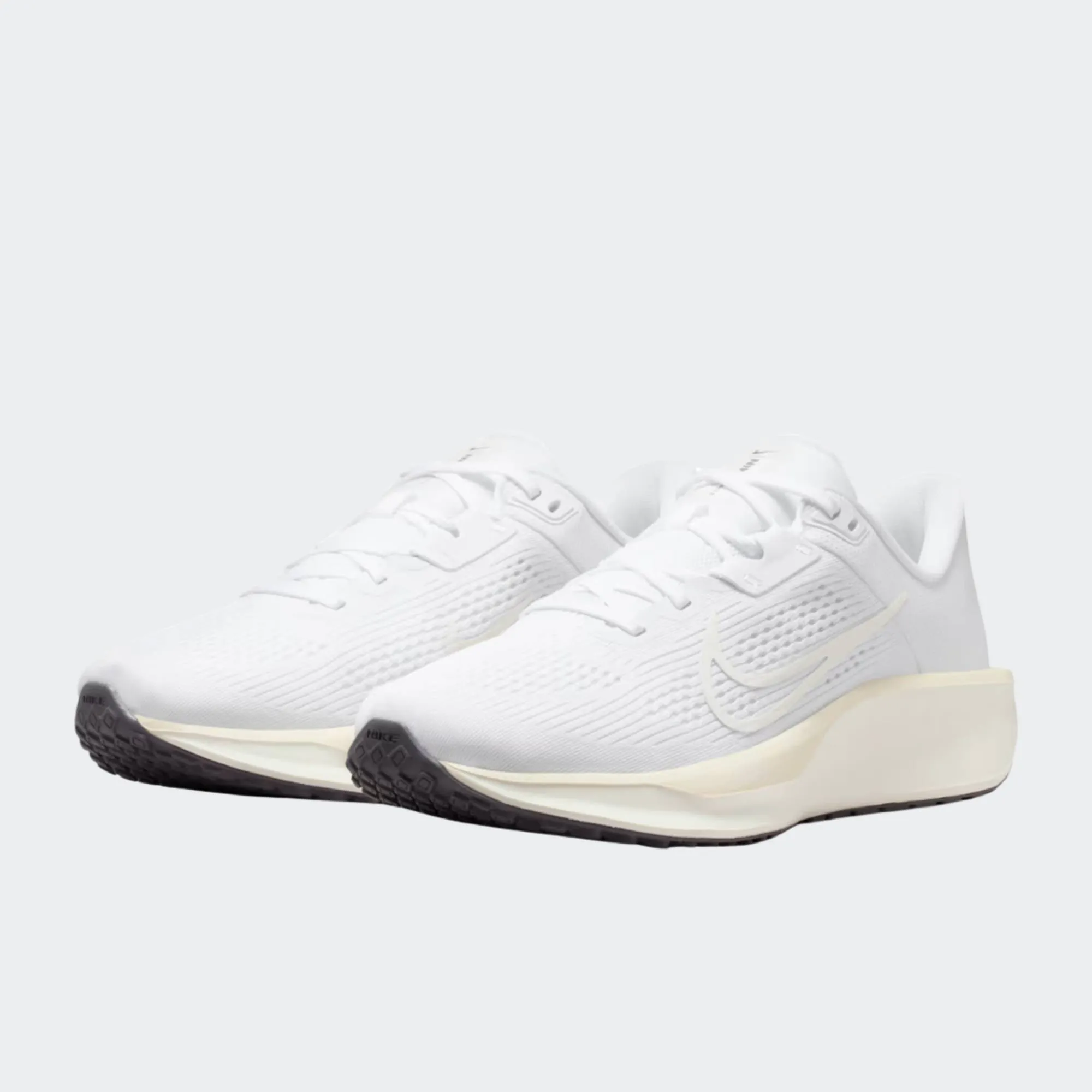 NIKE WOMENS QUEST 6