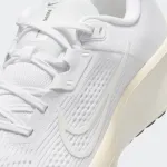 NIKE WOMENS QUEST 6