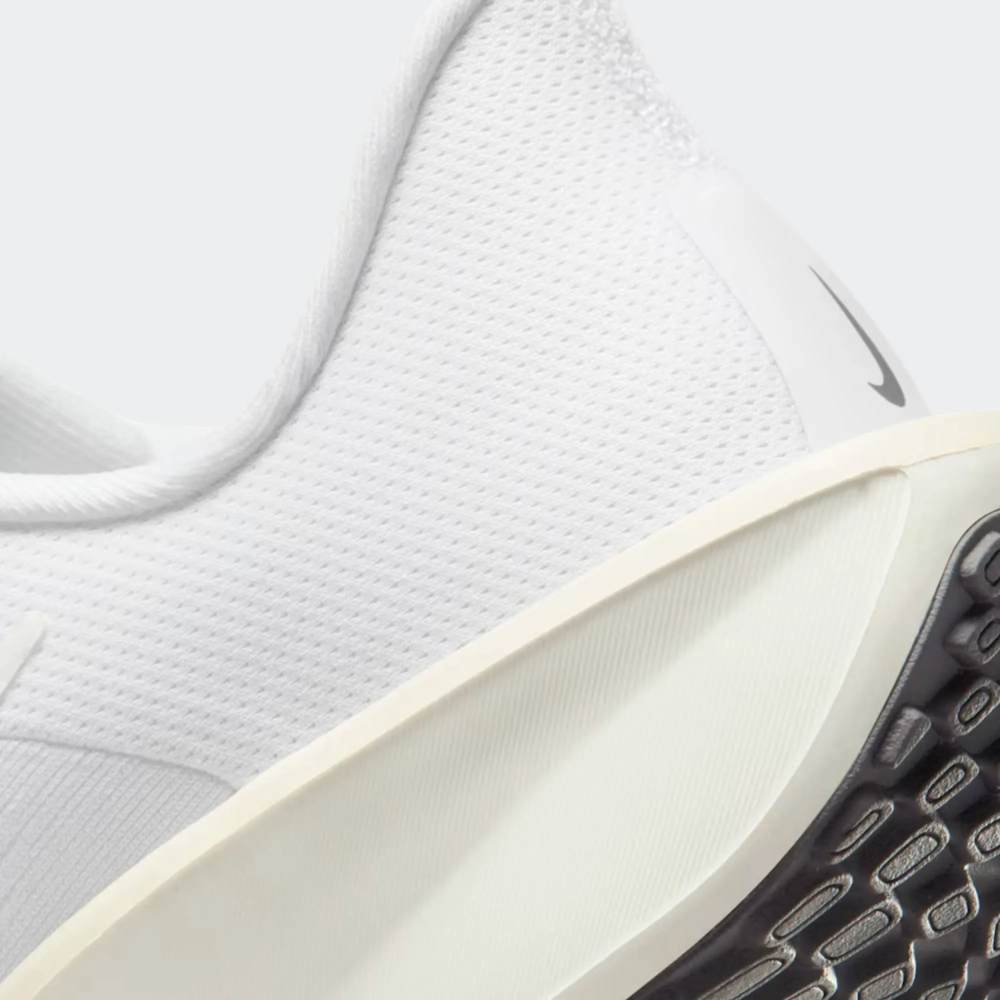 NIKE WOMENS QUEST 6