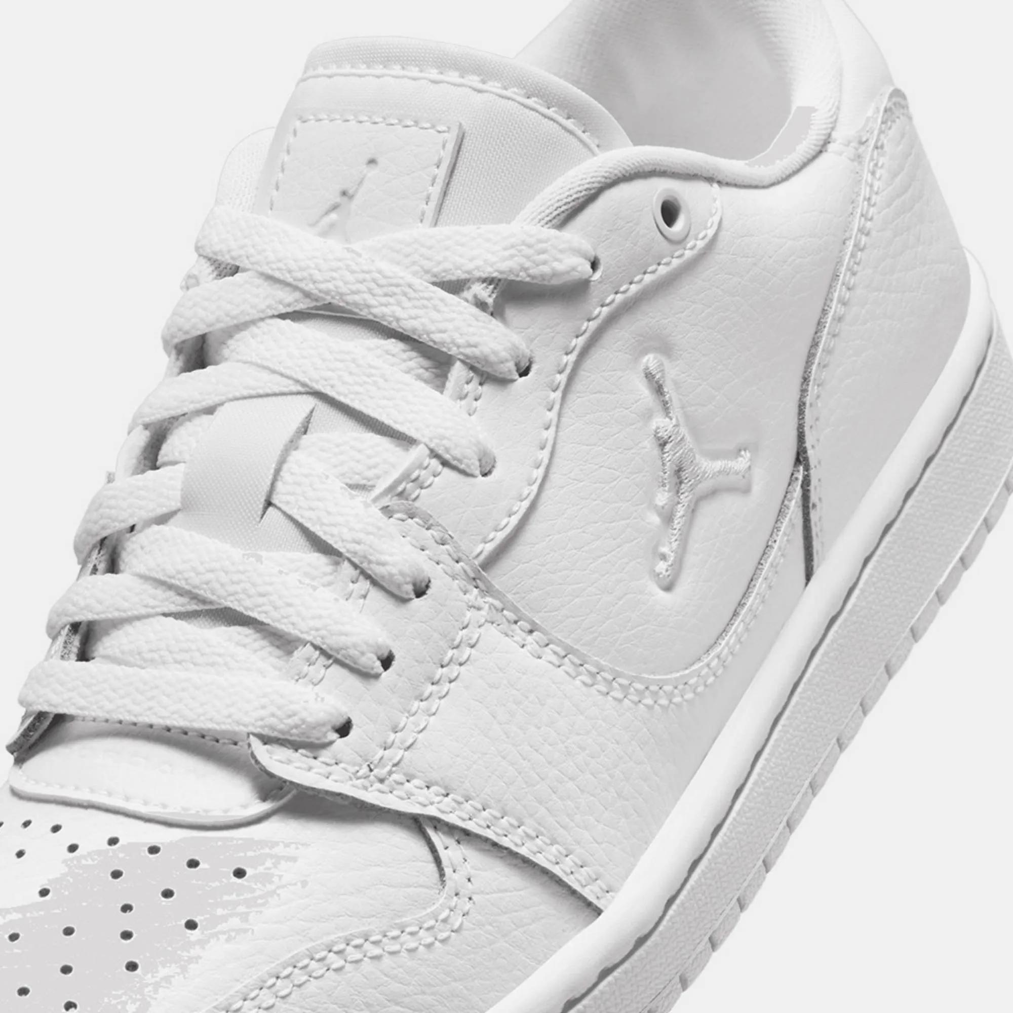 JORDAN COURT CONNECT LOW BG