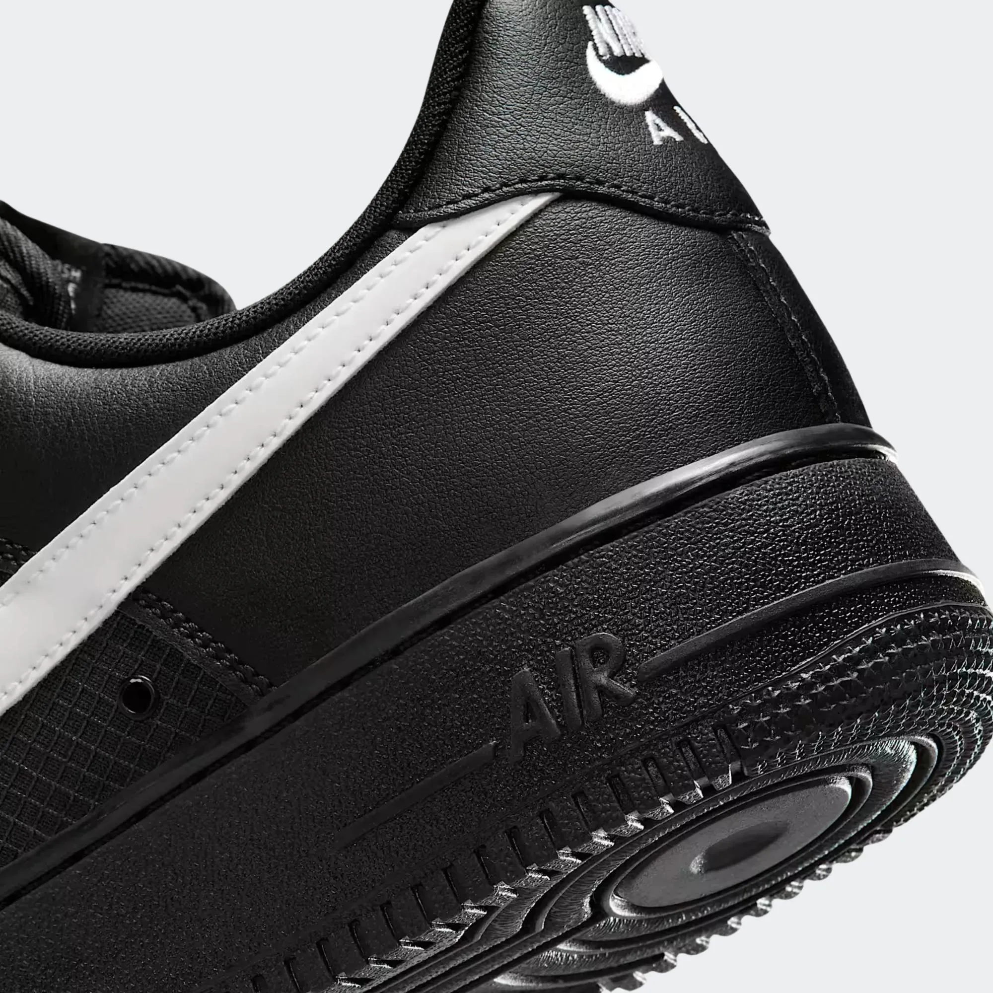 NIKE AIR FORCE 1 '07 LV8