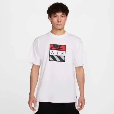 NIKE SPORTSWEAR GRAPHIC TEE