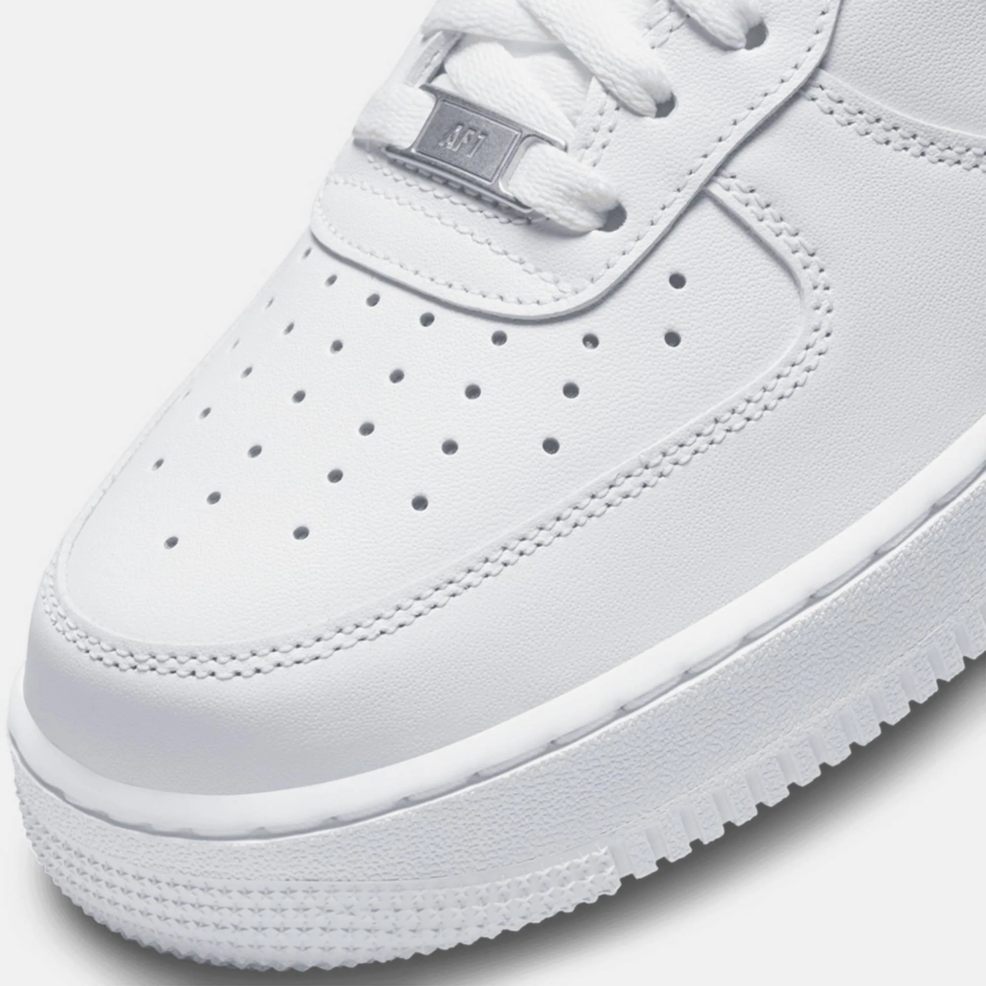 NIKE AIR FORCE 1 '07