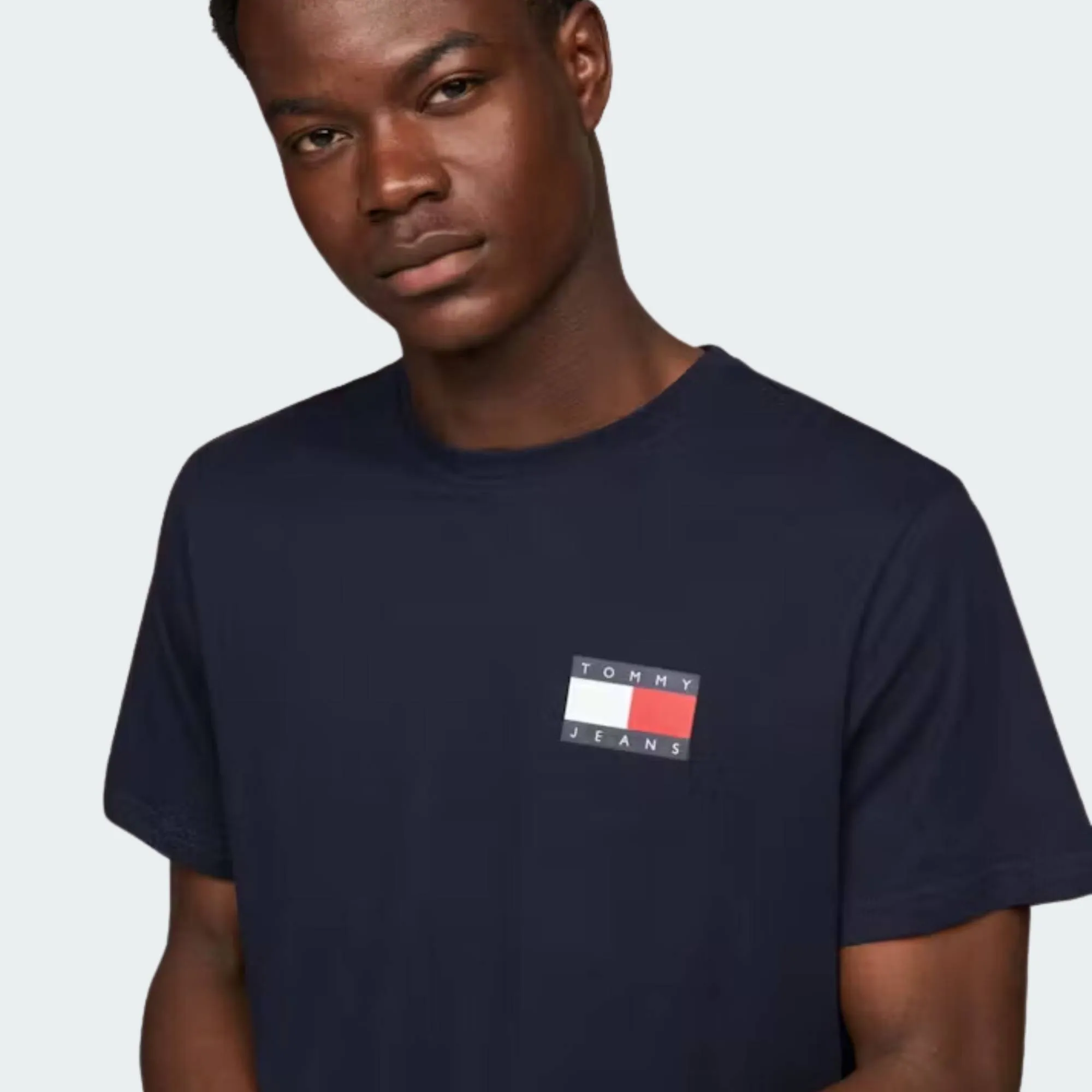 TOMMY JEANS MENS SLIM ESSENTIAL FLAG TEE