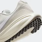 NIKE WOMENS REVOLUTION 8