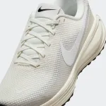 NIKE WOMENS REVOLUTION 8