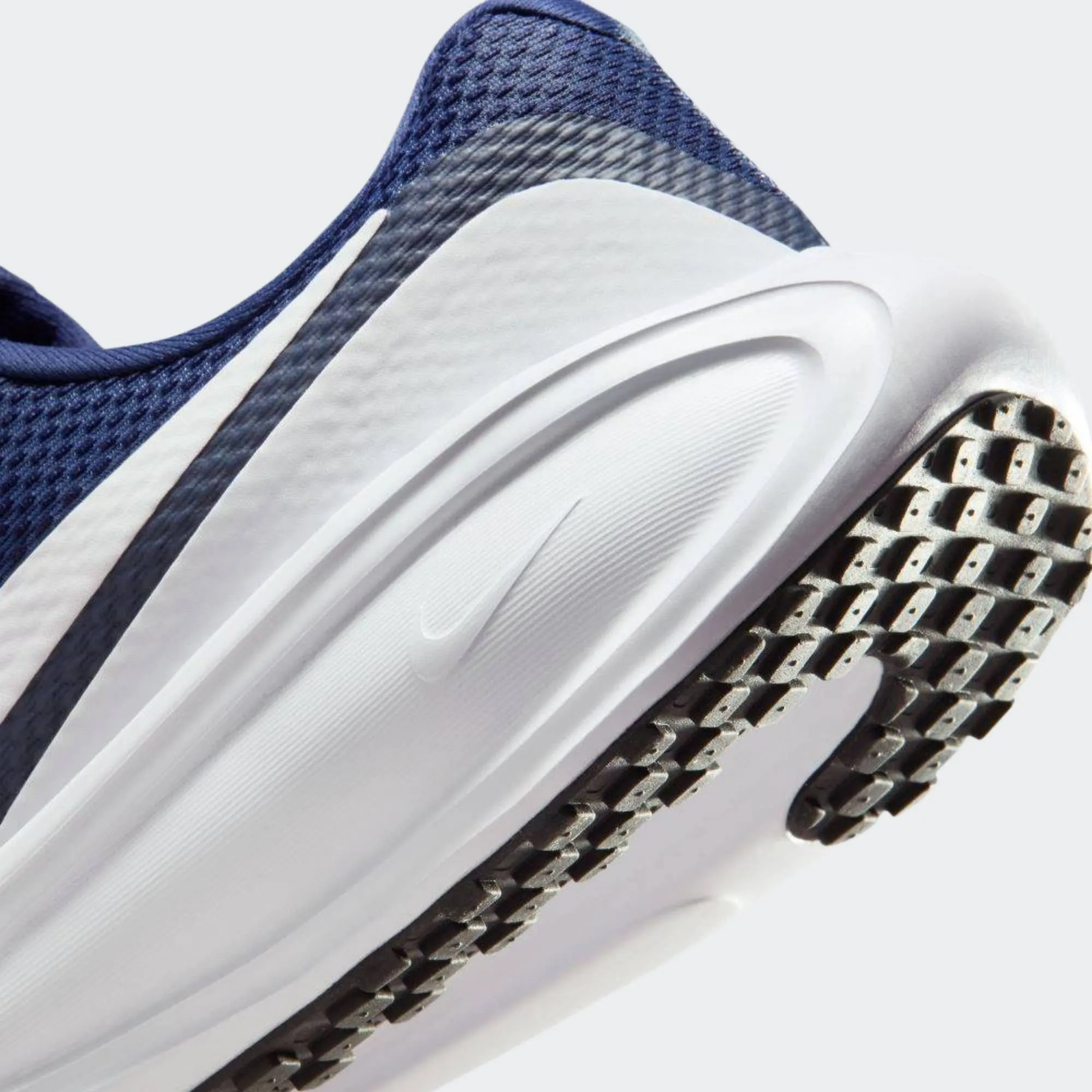 NIKE REVOLUTION 8