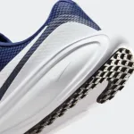 NIKE REVOLUTION 8