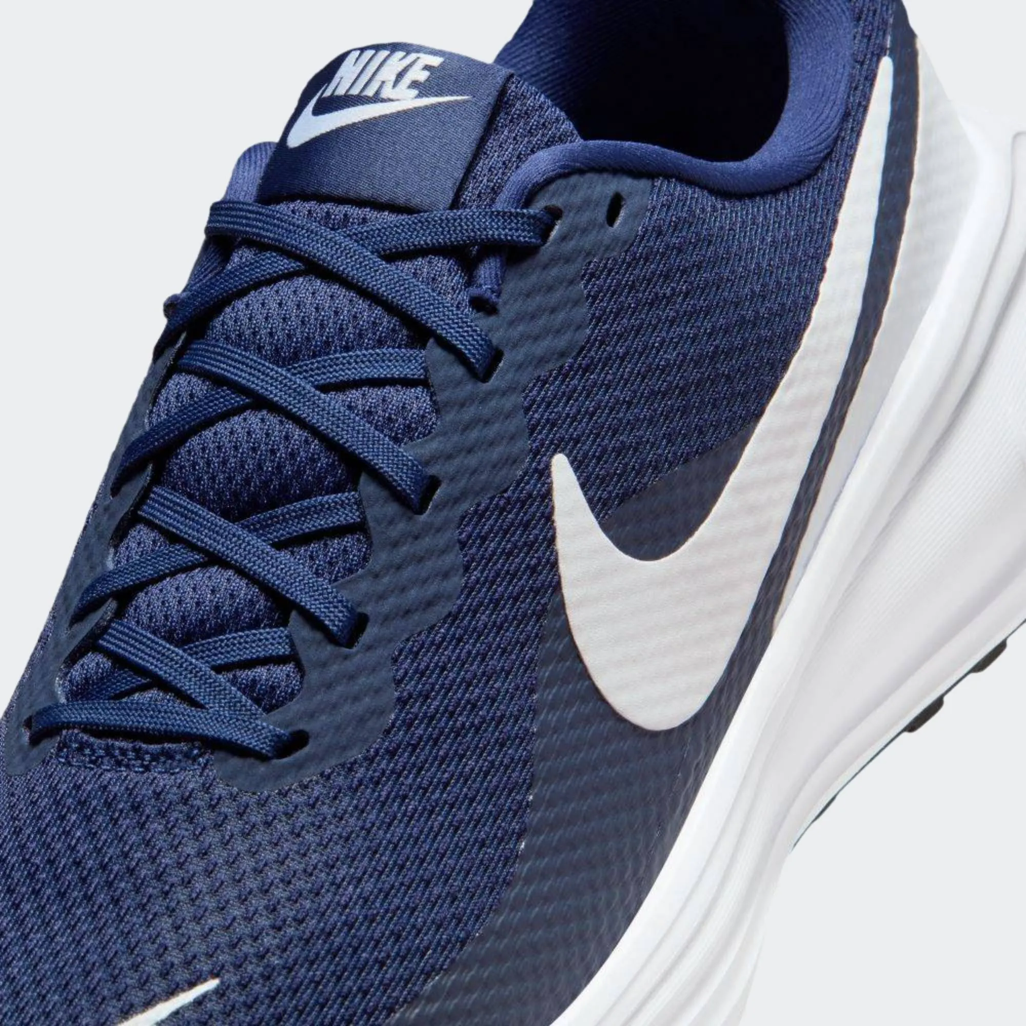 NIKE REVOLUTION 8