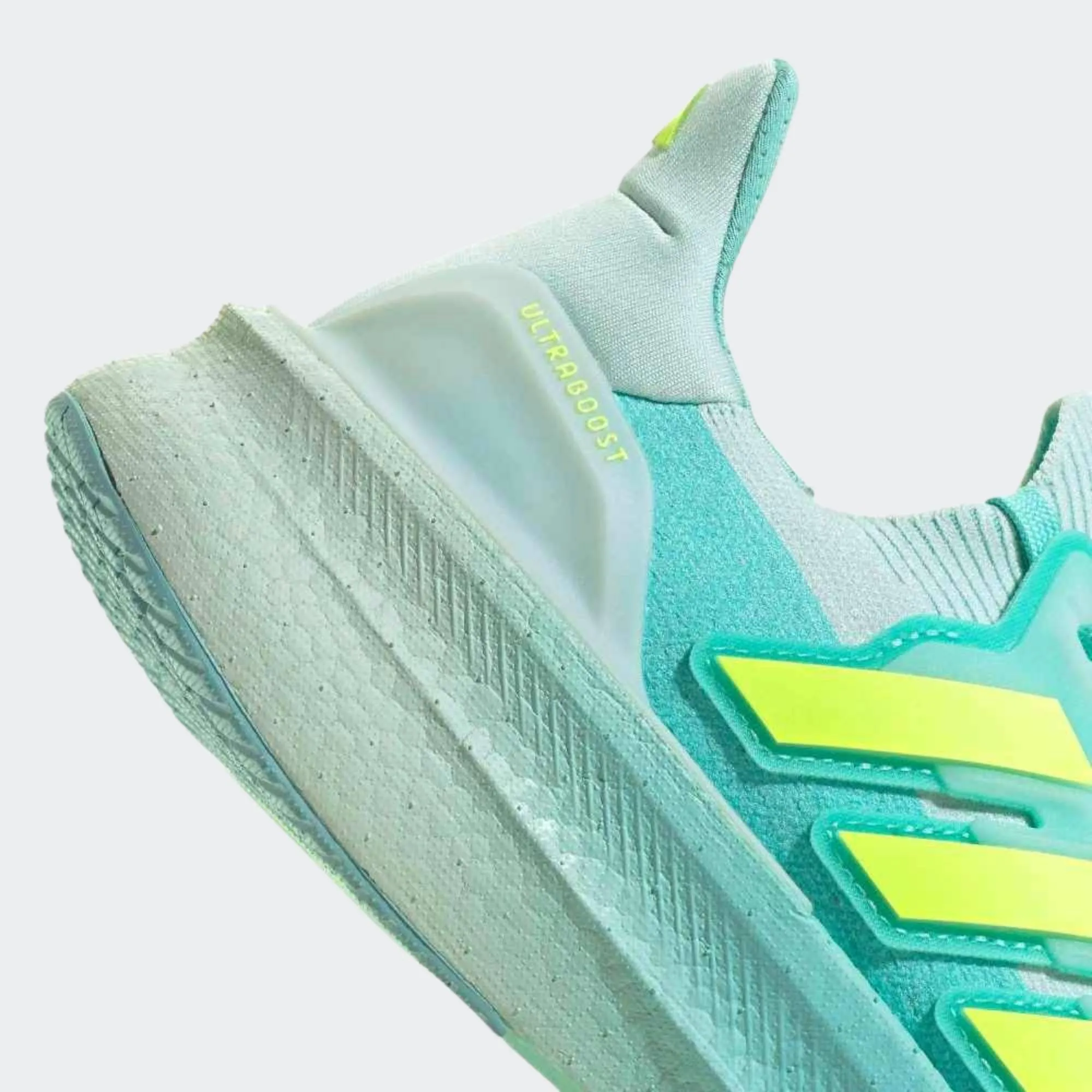 ADIDAS ULTRABOOST 5 WOMENS