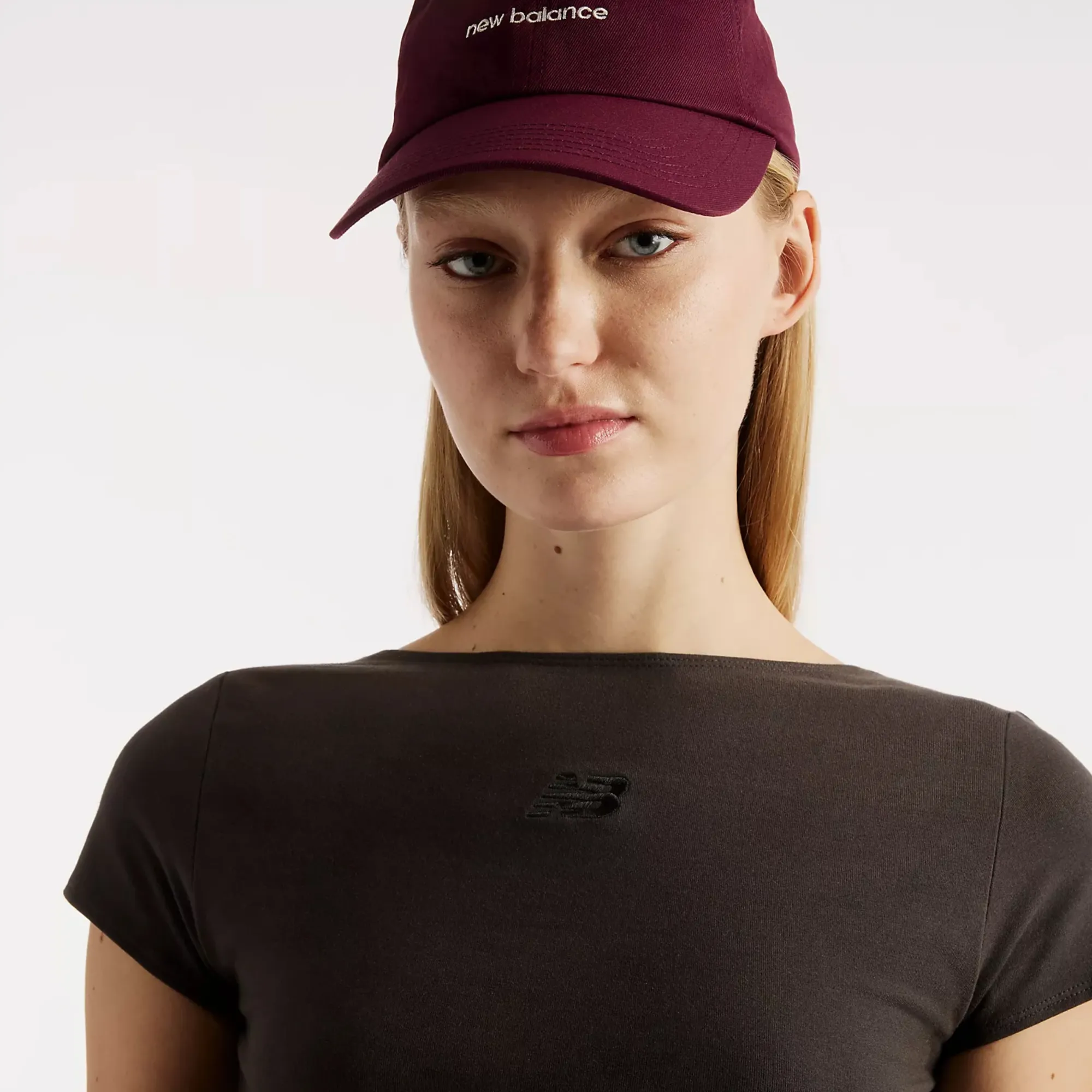 NEW BALANCE OPEN-BACK FITTED T-SHIRT