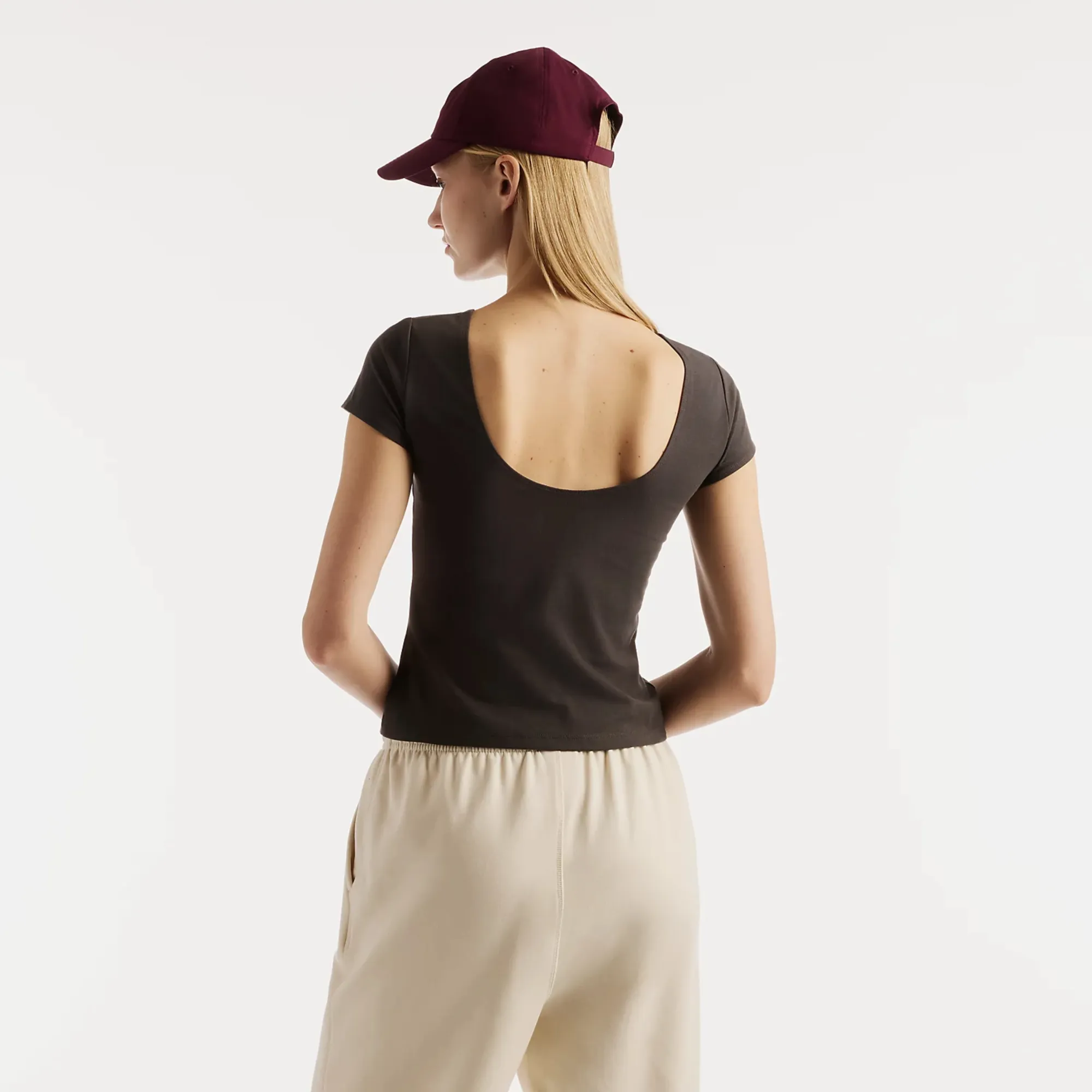 NEW BALANCE OPEN-BACK FITTED T-SHIRT