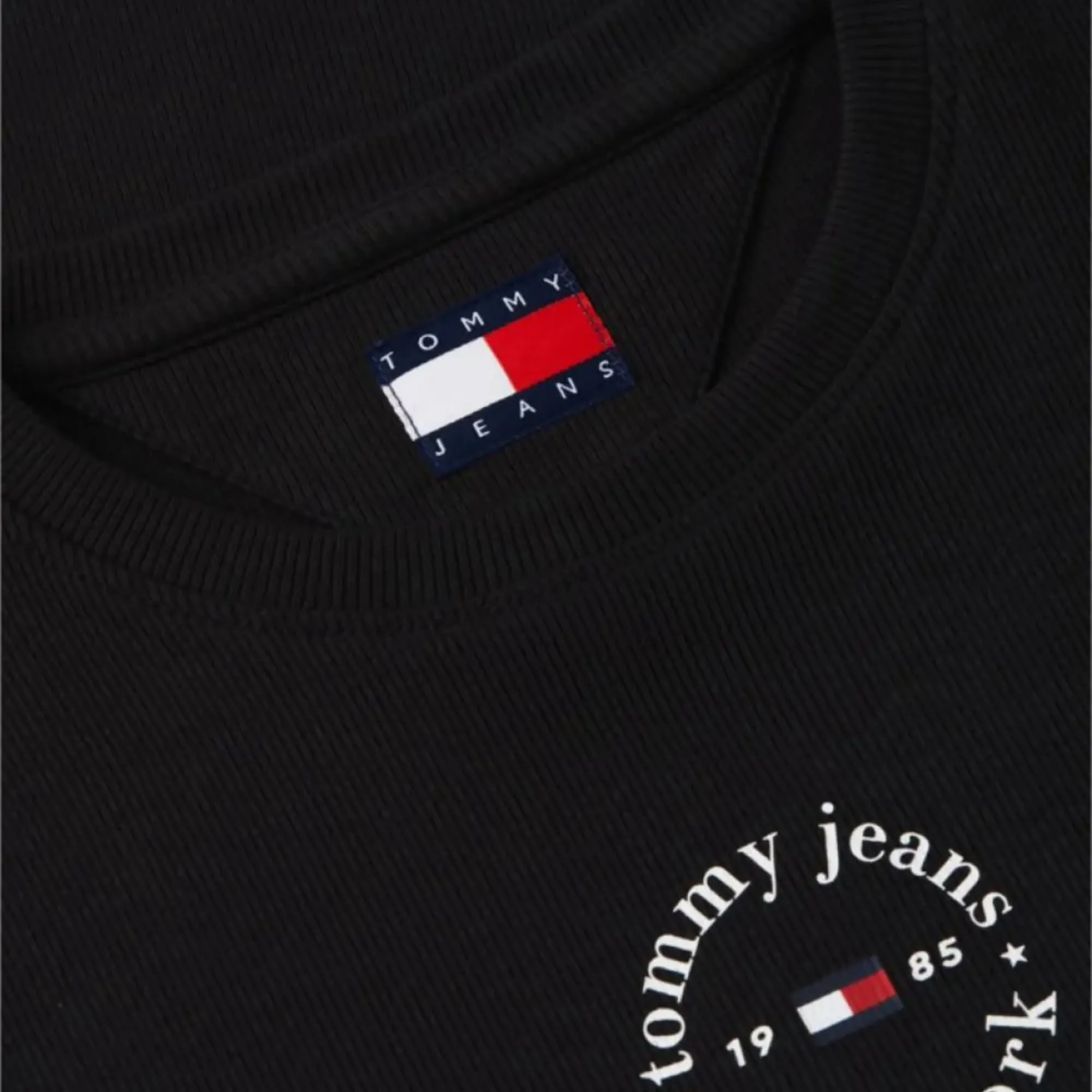 TOMMY JEANS WOMENS SLIM ESSENTIAL LOGO2 RIB TEE