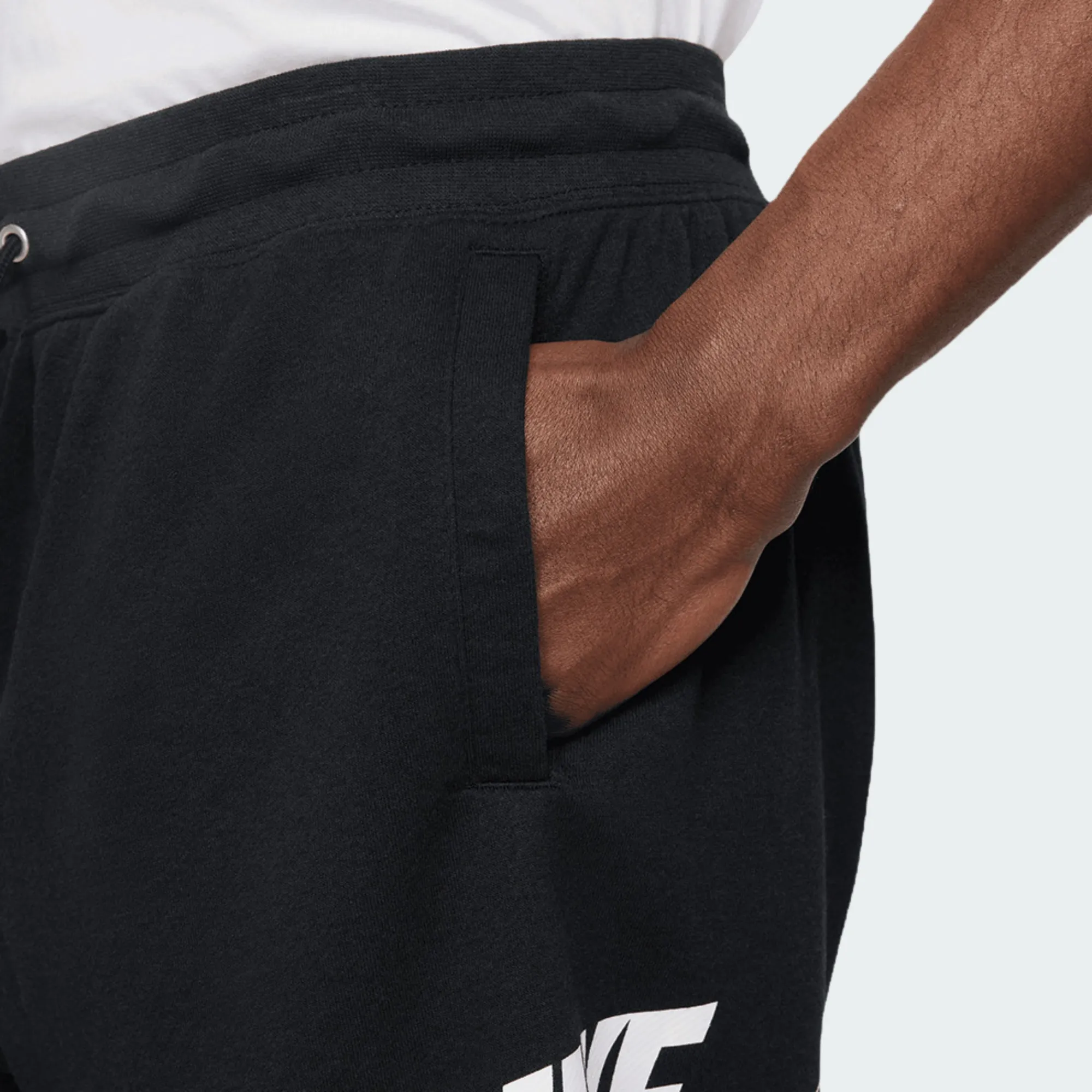 NIKE CLUB SHORTS
