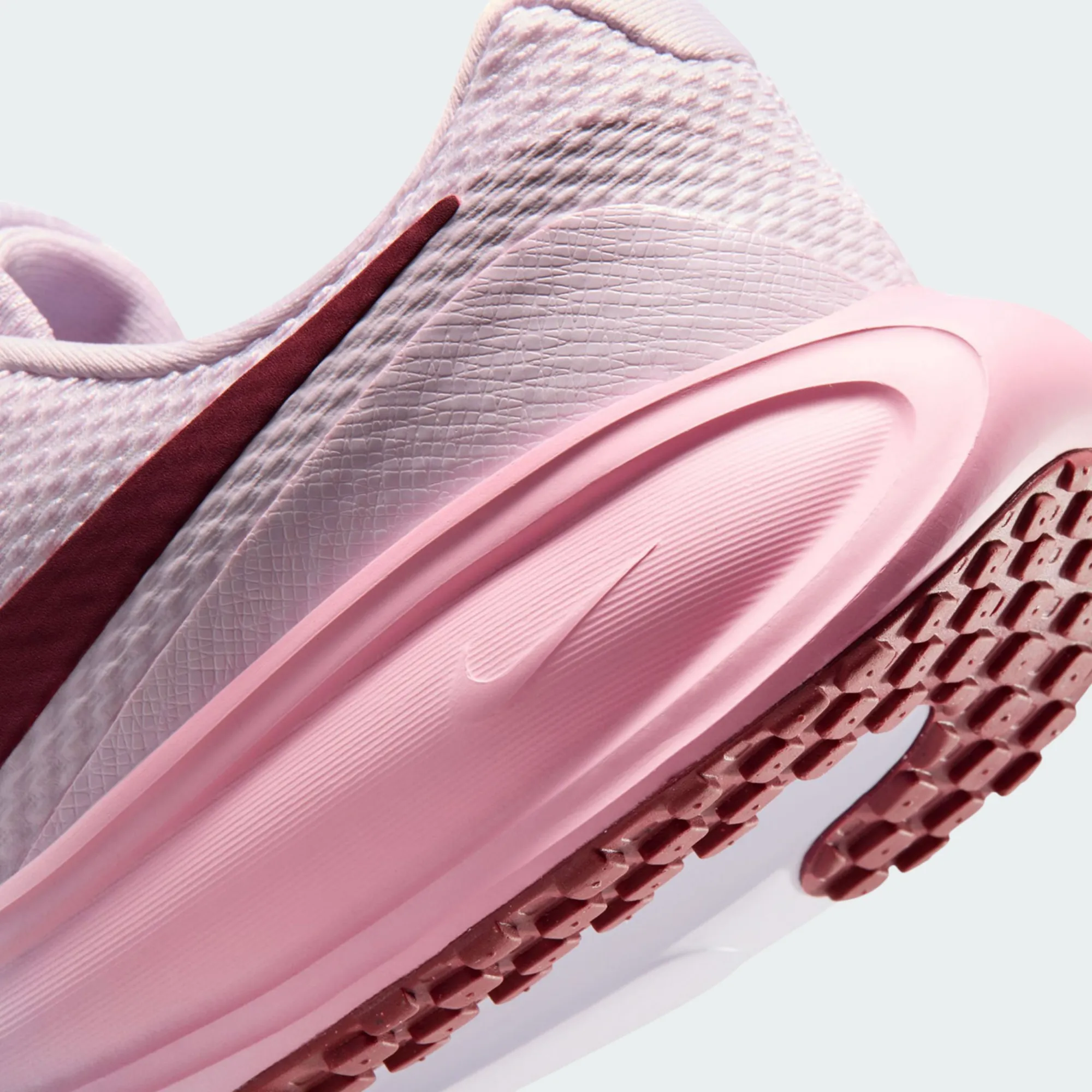 W NIKE REVOLUTION 8