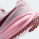 W NIKE REVOLUTION 8