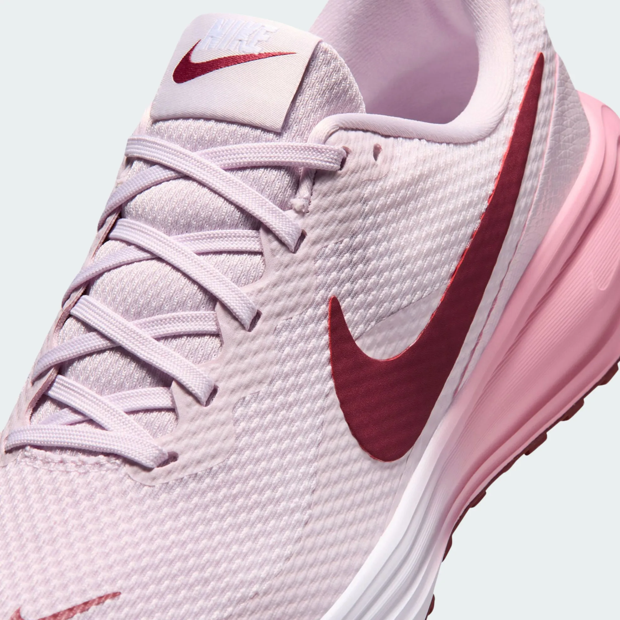 W NIKE REVOLUTION 8
