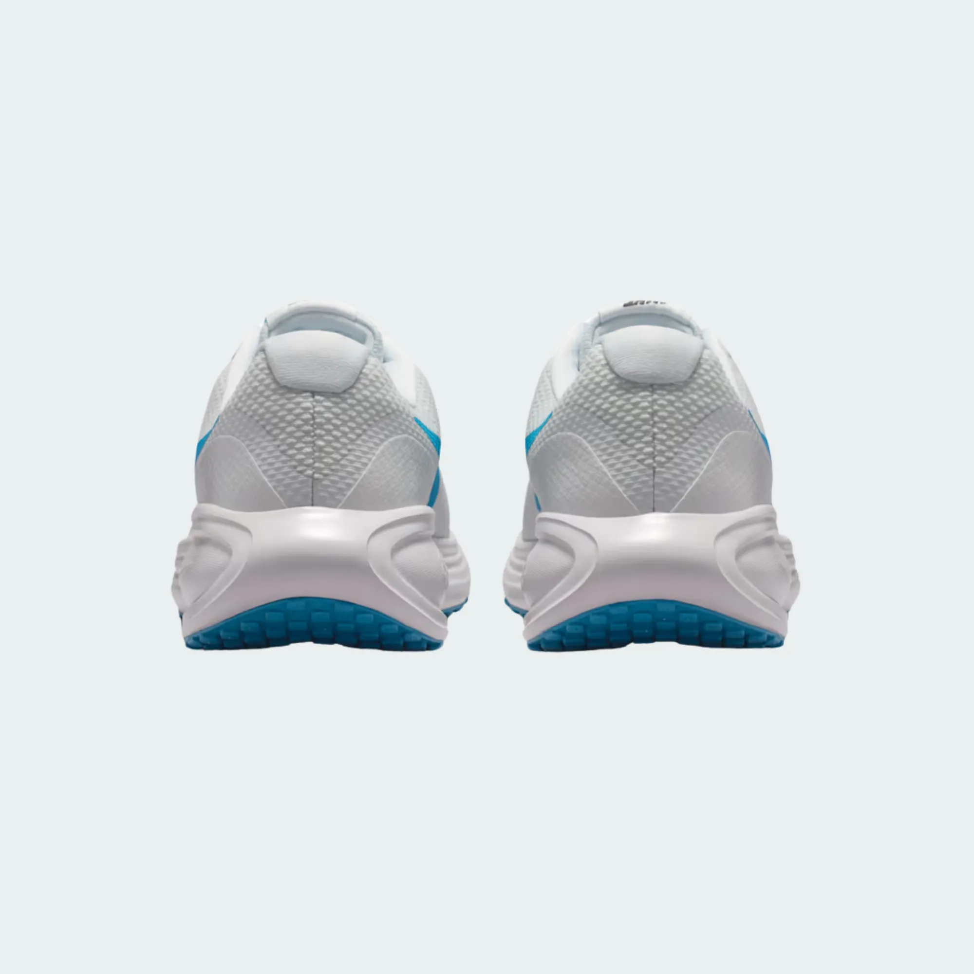 NIKE REVOLUTION 8