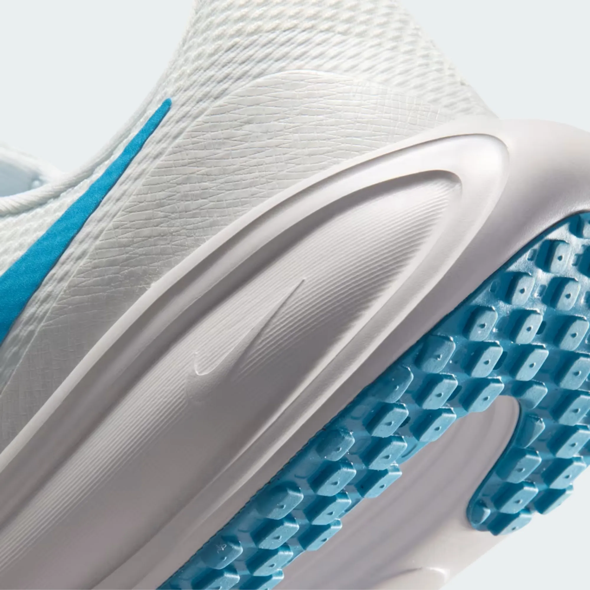 NIKE REVOLUTION 8