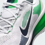 NIKE VOMERO 18