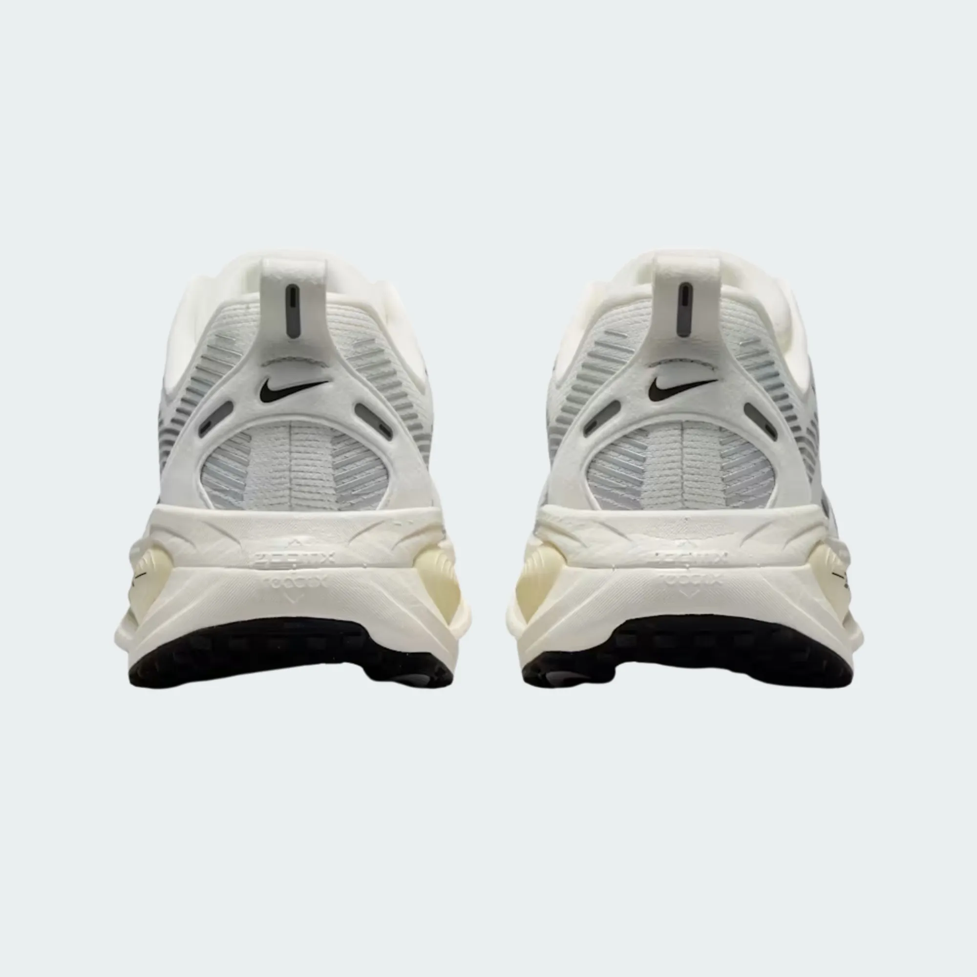 W NIKE VOMERO 18
