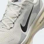W NIKE VOMERO 18