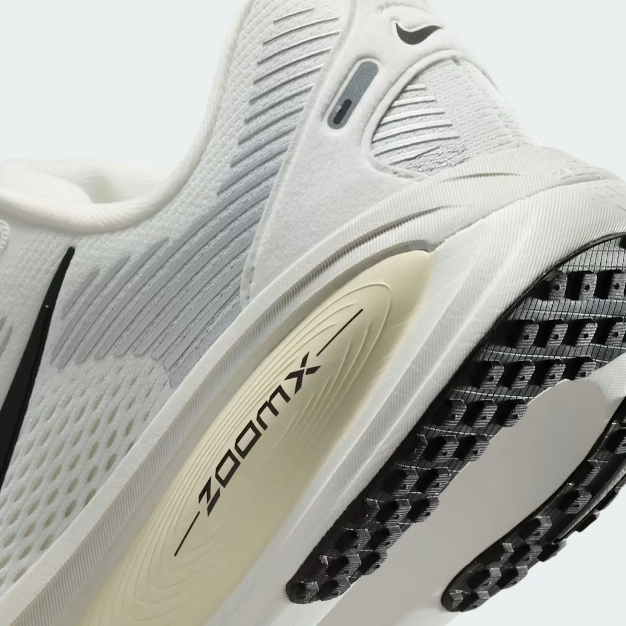 W NIKE VOMERO 18