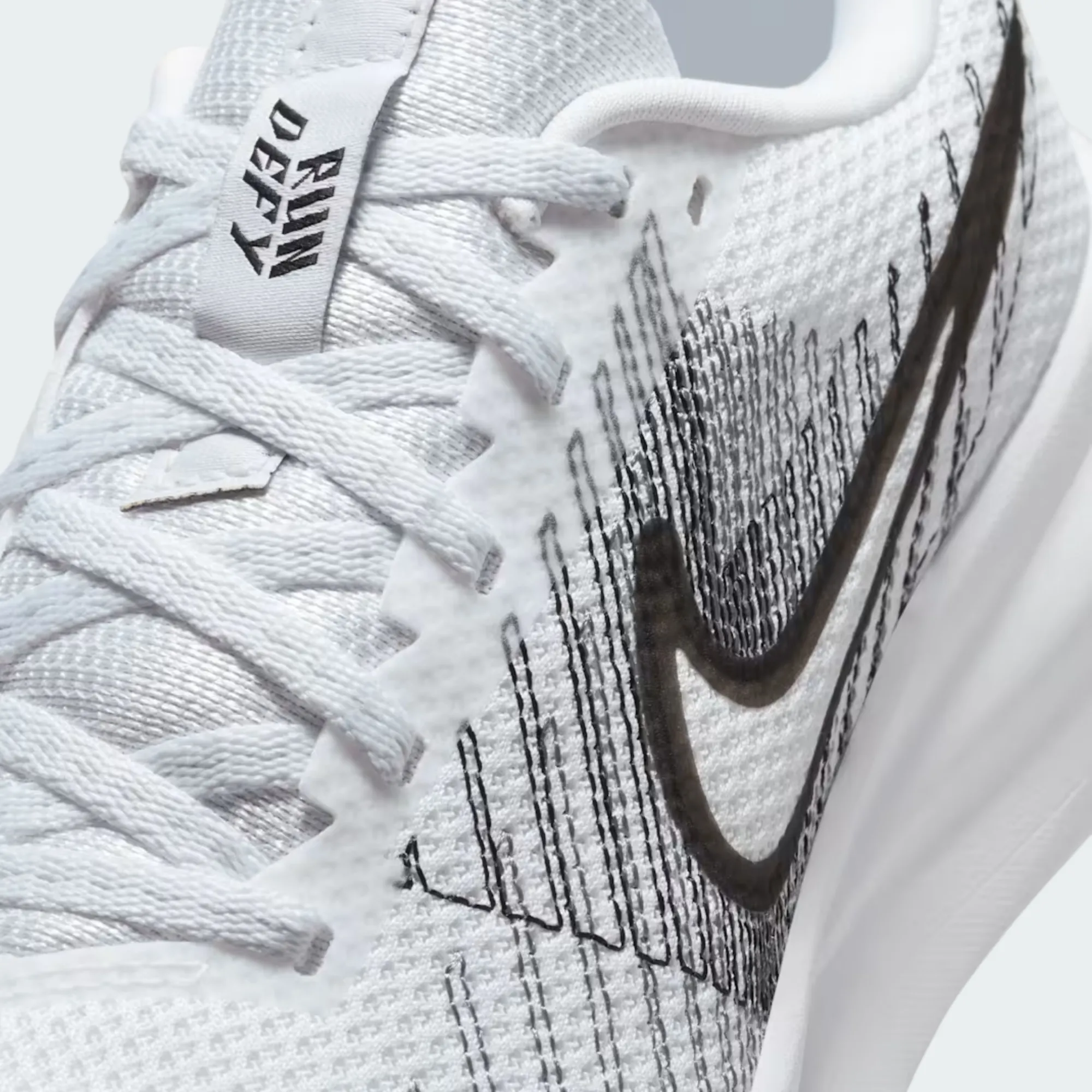 W NIKE RUN DEFY