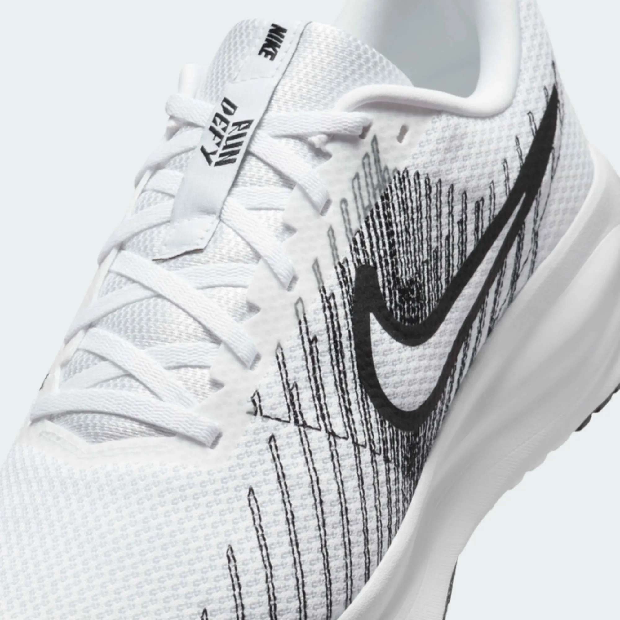 NIKE RUN DEFY