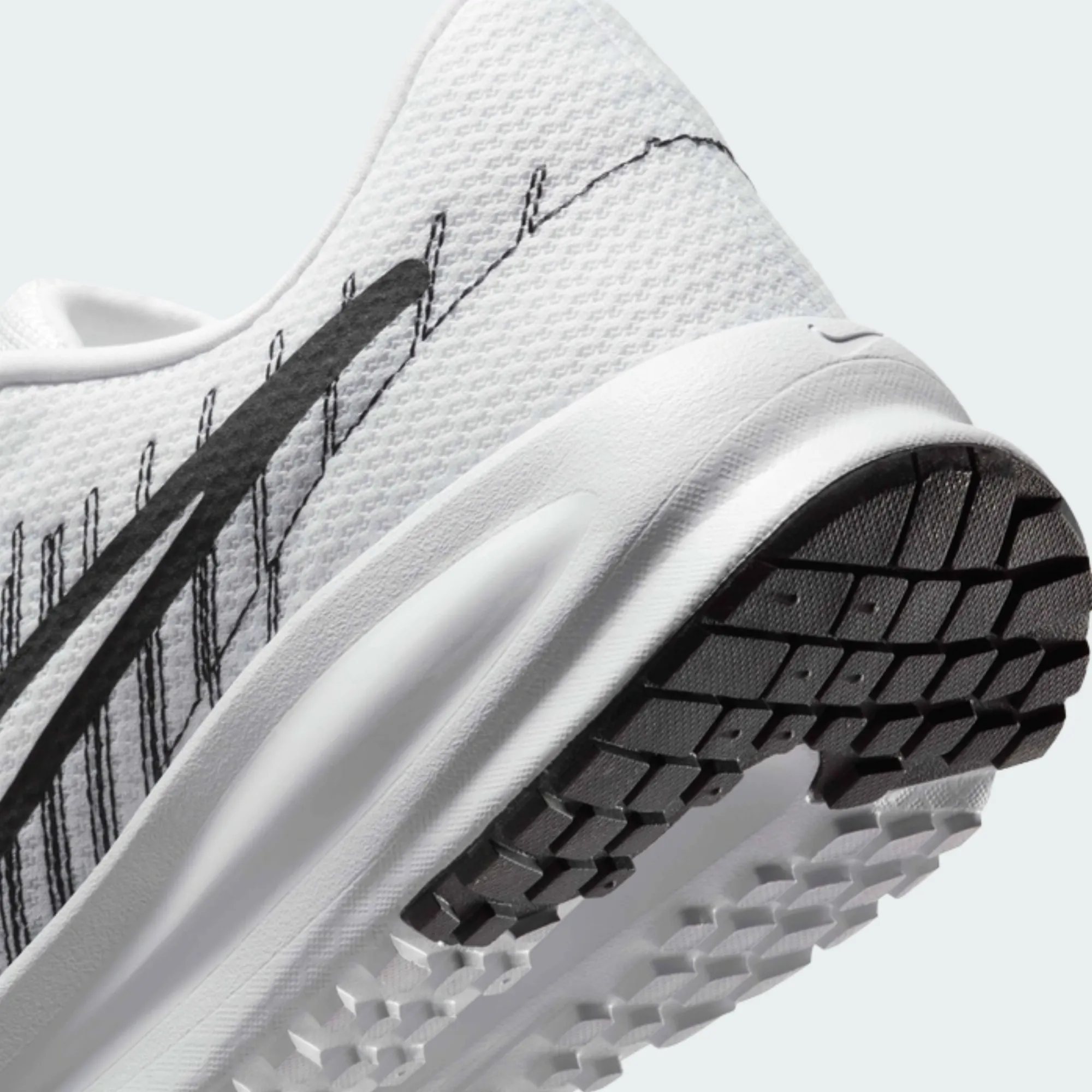 NIKE RUN DEFY