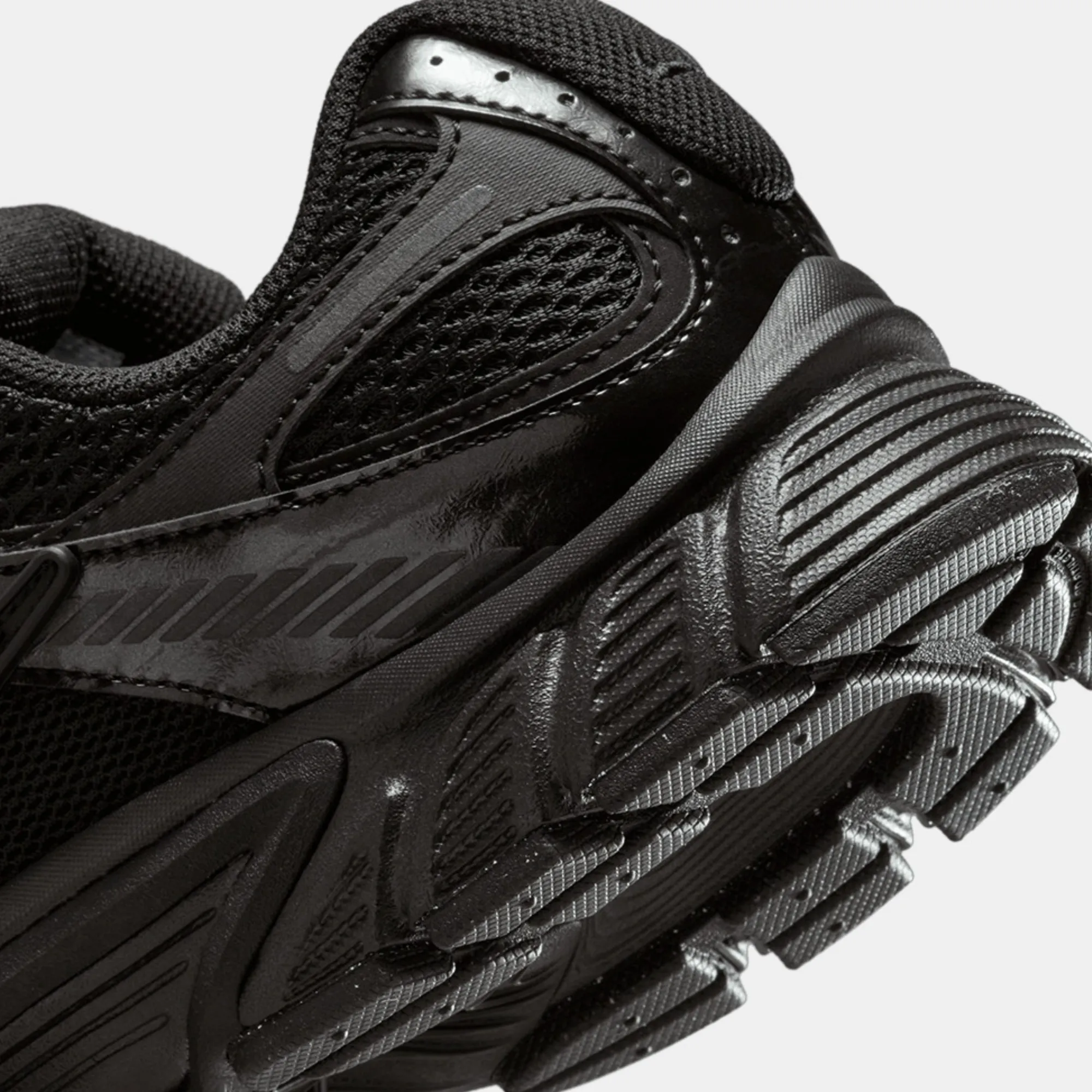 W NIKE V5 RNR